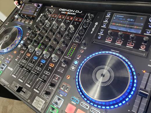 Denon MCX8000 DJ Controller / Media Player + ProX Road Case 2