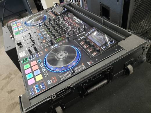 Denon MCX8000 DJ Controller / Media Player + ProX Road Case 4