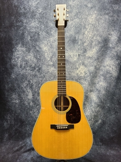 Martin Guitars - D-28