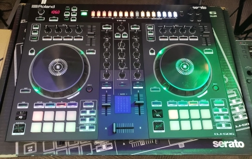Roland DJ-505 DJ CONTROLLER FOR SERATO DJ PRO