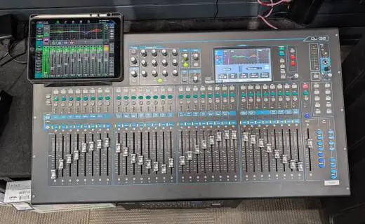 Allen & Heath QU-32 + SKB 1RMQU32 Road case 2