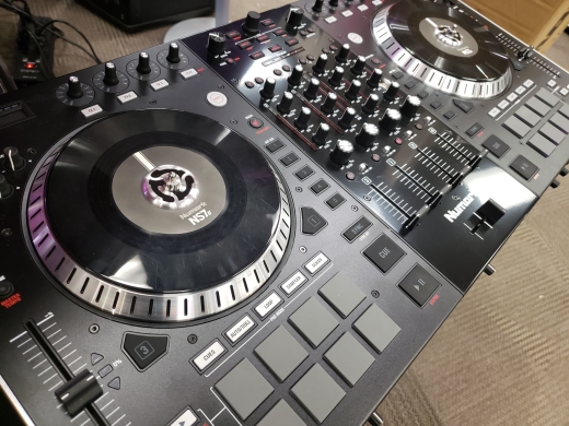 Gear Hunter | Numark NS7 II DJ Controller for Serato DJ Pro