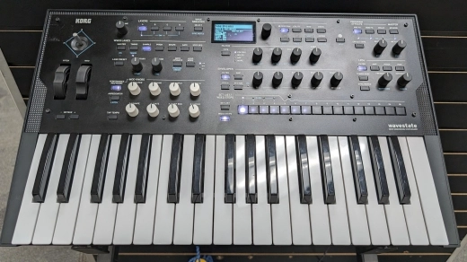 Korg wavestate Wave Sequencing / Vector Digital Synth