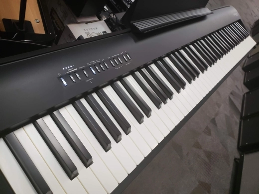 Roland FP-30X-BK with Stand and padded bag 2