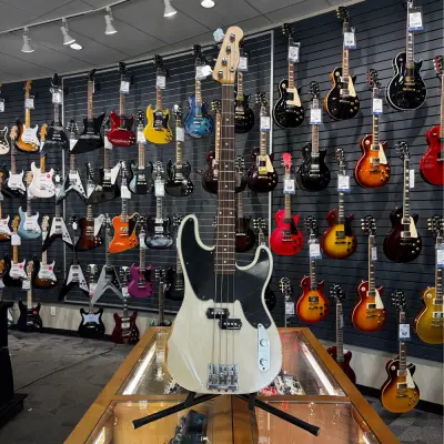 Fender Mike Dirnt Road Worn Precision Bass - Rosewood Fingerboard, White Blonde
