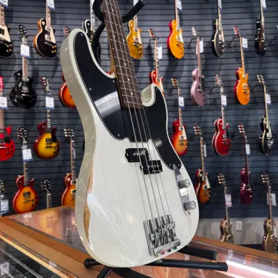 Fender Mike Dirnt Road Worn Precision Bass - Rosewood Fingerboard, White Blonde 2