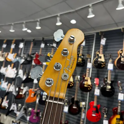 Fender Mike Dirnt Road Worn Precision Bass - Rosewood Fingerboard, White Blonde 2