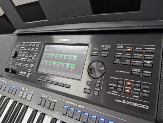 Yamaha PSRSX900, stand, bag, pedal & Bench 5