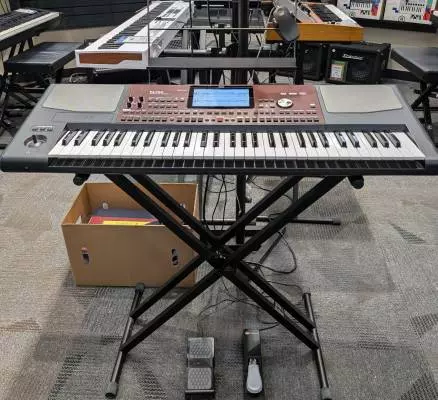 Korg PA700 Professional Arranger Keyboard w/accessories 2