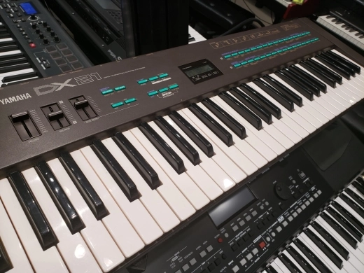 Yamaha DX21 FM Synthesizer 2