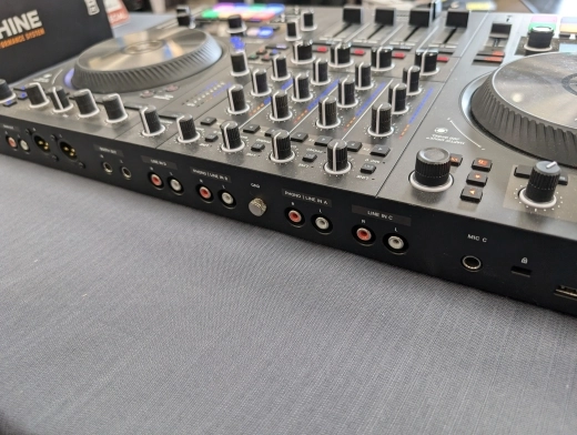 Native Instruments KONTROL S4 MK3 DJ Controller 4