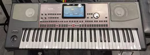 Korg PA700 Professional Arranger Keyboard w/ bag