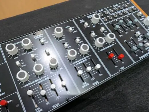 Behringer CAT Paraphonic Synthesizer 2