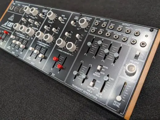 Behringer CAT Paraphonic Synthesizer 2