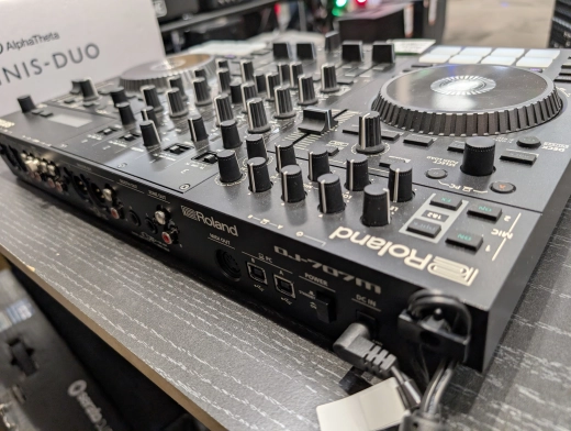 Roland DJ-707M DJ Controller for Serato DJ Pro 2