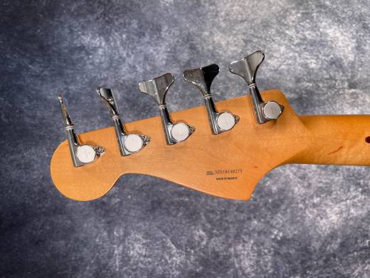 Fender DLX Active J-Bass V - SFP 6