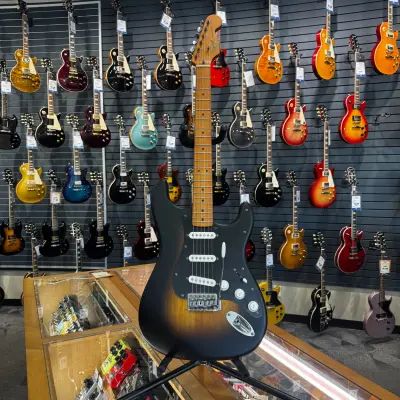 Squier 40th Anniversary Stratocaster, Vintage Edition, Maple Fingerboard - Satin Wide 2-colour Sunburst