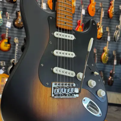 Squier 40th Anniversary Stratocaster, Vintage Edition, Maple Fingerboard - Satin Wide 2-colour Sunburst 2