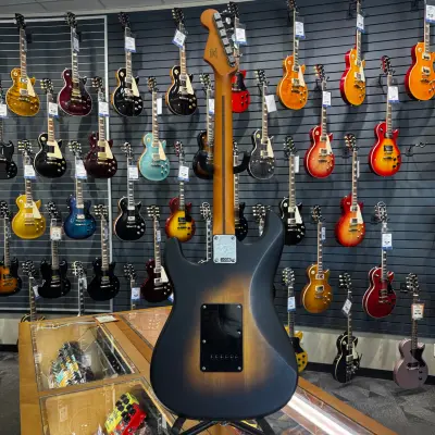 Squier 40th Anniversary Stratocaster, Vintage Edition, Maple Fingerboard - Satin Wide 2-colour Sunburst 2