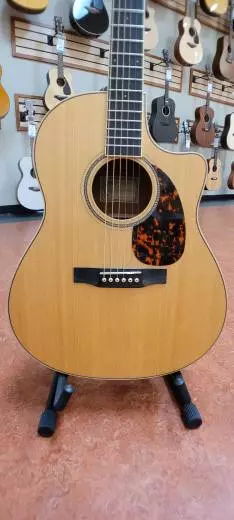 Larrivee - LV-03E Acoustic Guitar 2