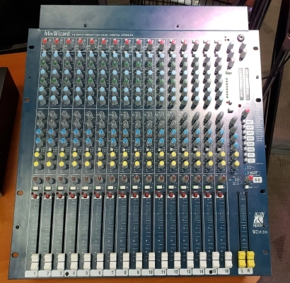 Allen & Heath MixWizard WZ16:2DX Mixer