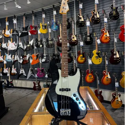 Fender American Professional II Jazz Bass, Rosewood Fingerboard - Black