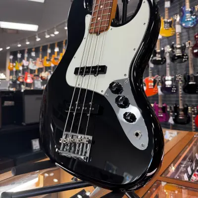 Fender American Professional II Jazz Bass, Rosewood Fingerboard - Black 2