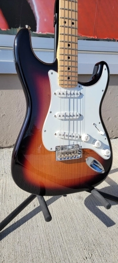 Fender Player Strat MN 3 Tone Sunburst 2