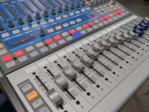 PreSonus Studiolive 16.0.2 Digital Mixer w/ bag 2