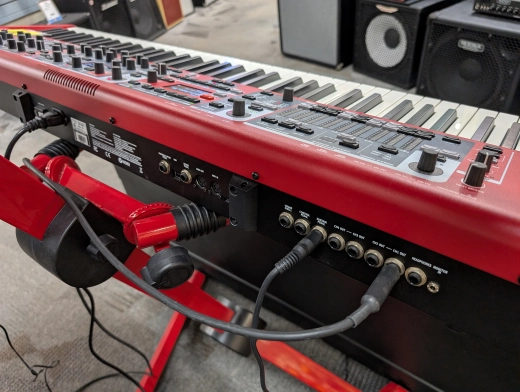Nord Stage 3 88 Stage Piano + Flight Case + Music Rest 4