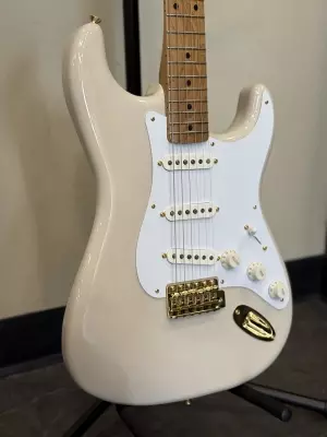 Fender Limited Edition Vintera II 50's White Blonde Stratocaster 2