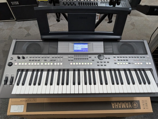 Yamaha PSRS670 Portable Arranger Keyboard