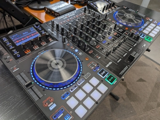 Denon MCX8000 Standalone DJ Media Player / Controller 2