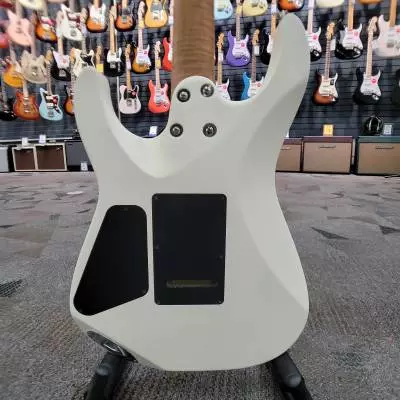 Charvel USA Select DK24 Satin White 2