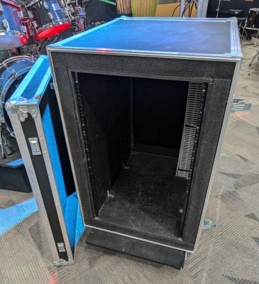 QT Cases 18-Space 24IN Deep Rolling Shock Rack