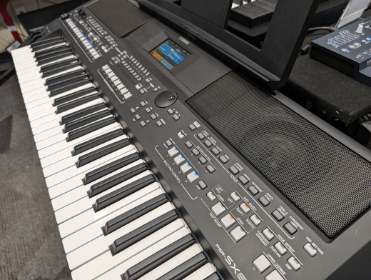 Yamaha PSR-SX600 Arranger Keyboard 3