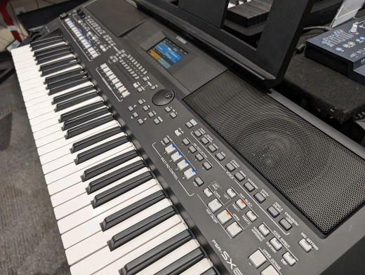 Yamaha PSR-SX600 Arranger Keyboard 2