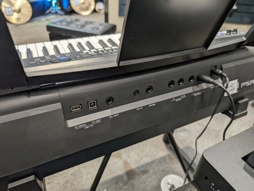 Yamaha PSR-SX600 Arranger Keyboard 2