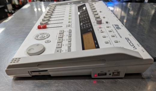 Zoom R16 16-Track Digital Recorder 2