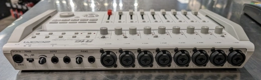 Zoom R16 16-Track Digital Recorder 2