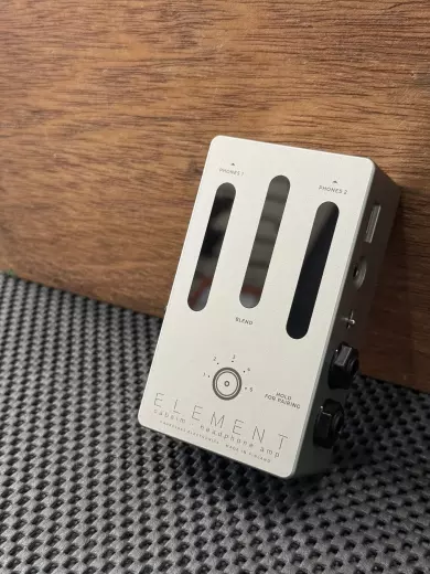 DarkGlass - ELM Cab Sim & Headphone Amp 2