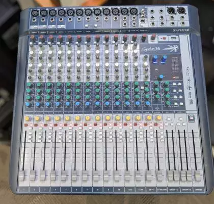 Soundcraft Signature 16 Mixer