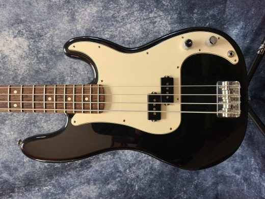 Standard Precision Bass - Rosewood Neck in Black 2