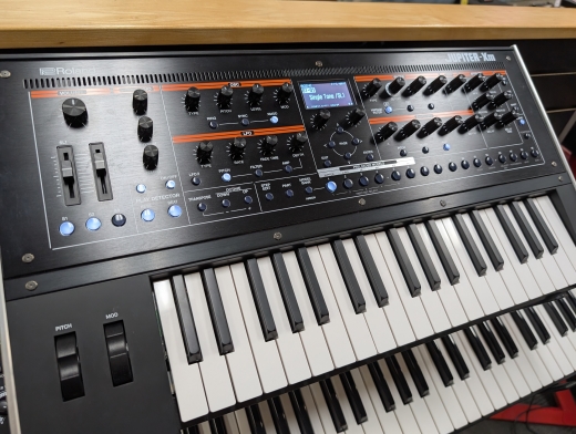 Roland JUPITER-Xm【美品】 Amazon.com: Roland JUPITER-XM Professional Iconic Portable