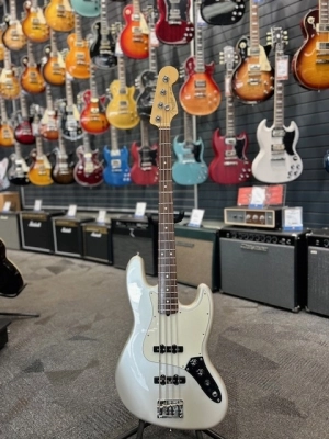 Fender AM Jazz Bass Pearl Blizzard