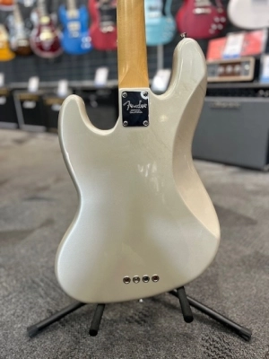 Fender AM Jazz Bass Pearl Blizzard 2