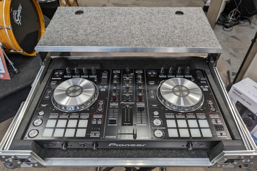 Pioneer DDJ-SR DJ Controller with Odyssey Glide Style Case