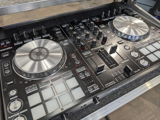 Pioneer DDJ-SR DJ Controller with Odyssey Glide Style Case 2
