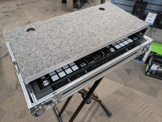 Pioneer DDJ-SR DJ Controller with Odyssey Glide Style Case 2