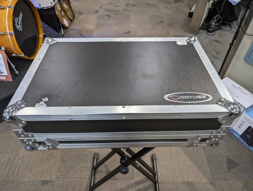 Pioneer DDJ-SR DJ Controller with Odyssey Glide Style Case 2